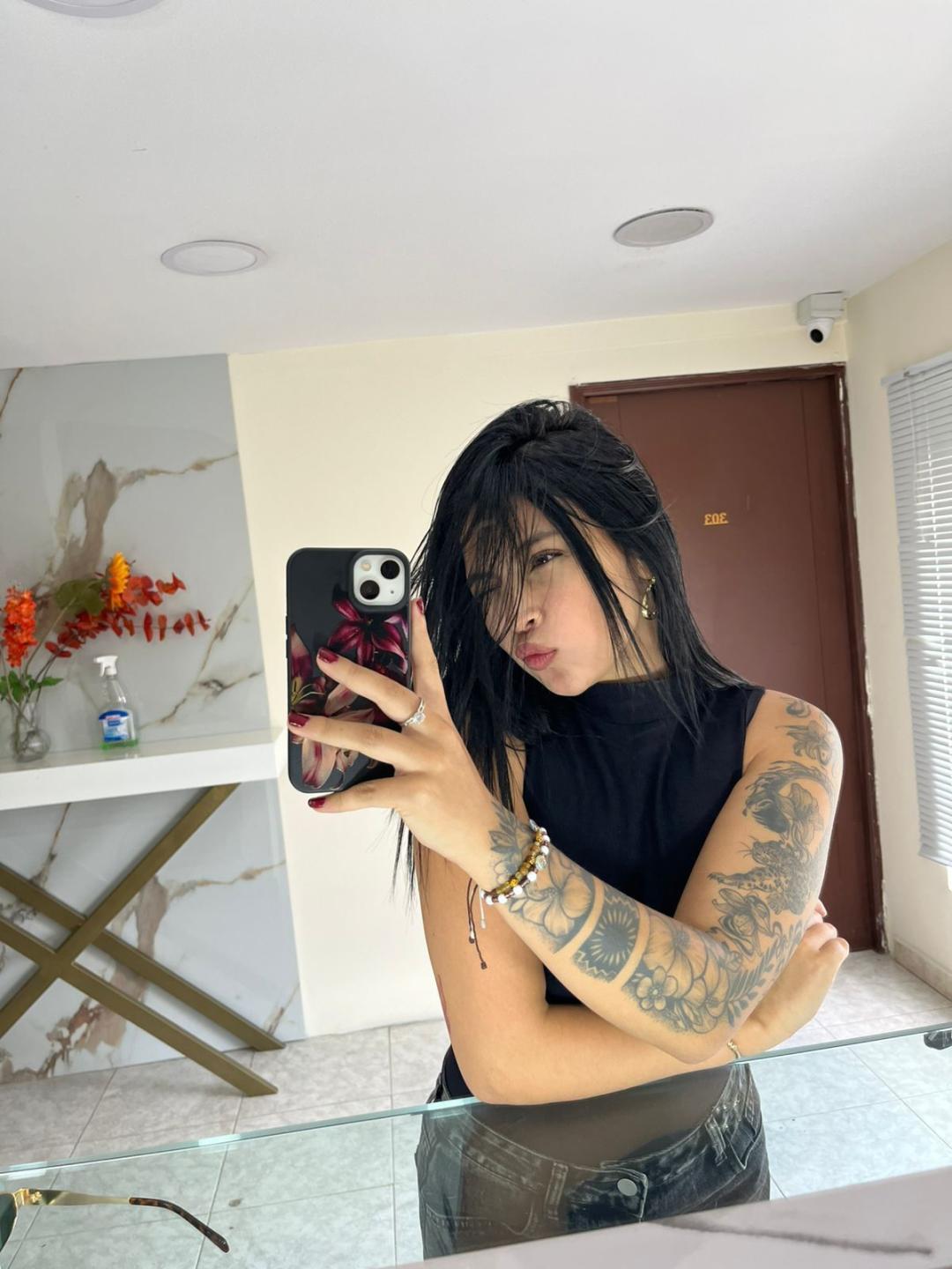 webcam model NyraVanel from XloveCam webcam model NyraVanel from XloveCam