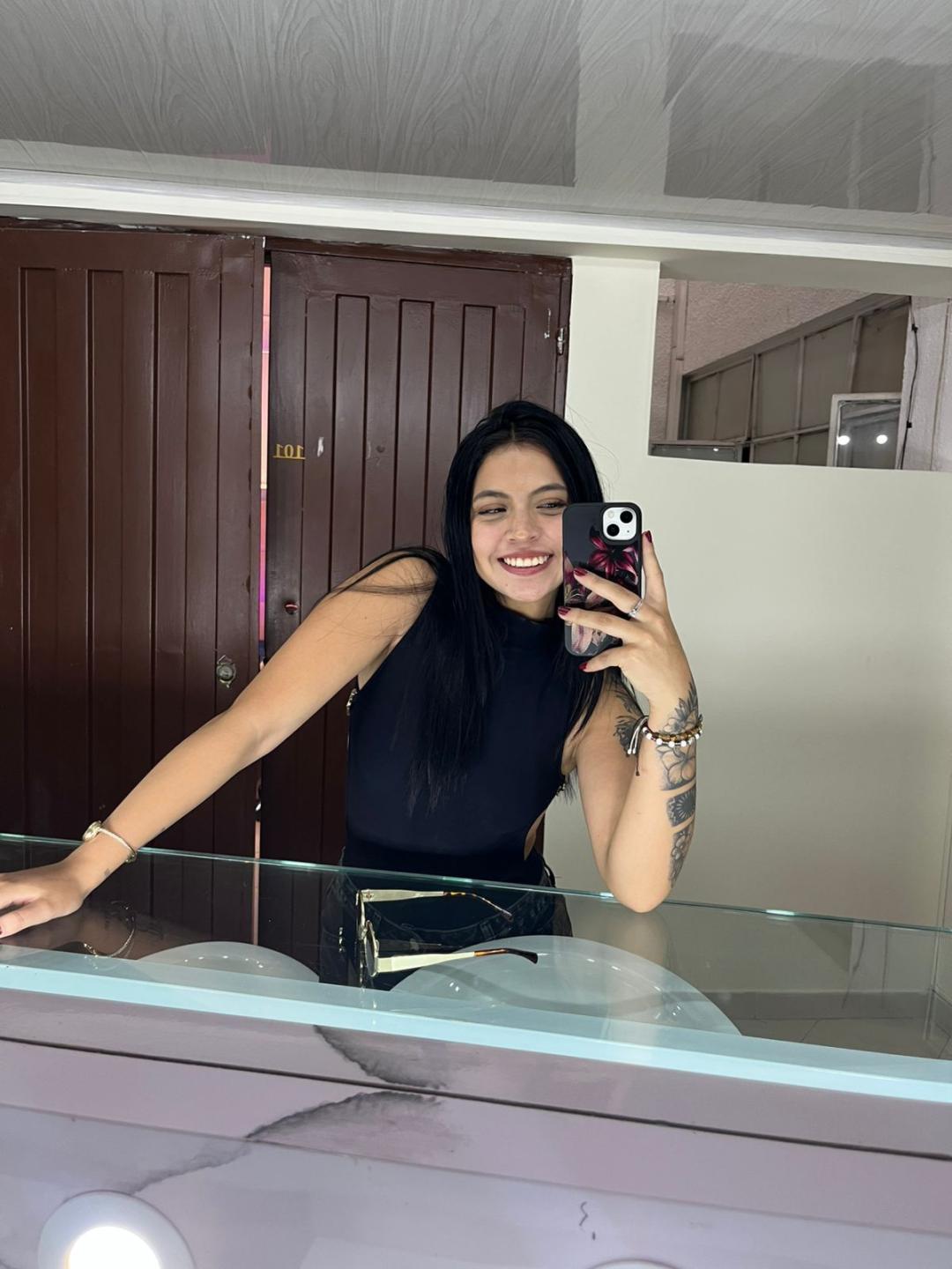 webcam model NyraVanel from XloveCam webcam model NyraVanel from XloveCam