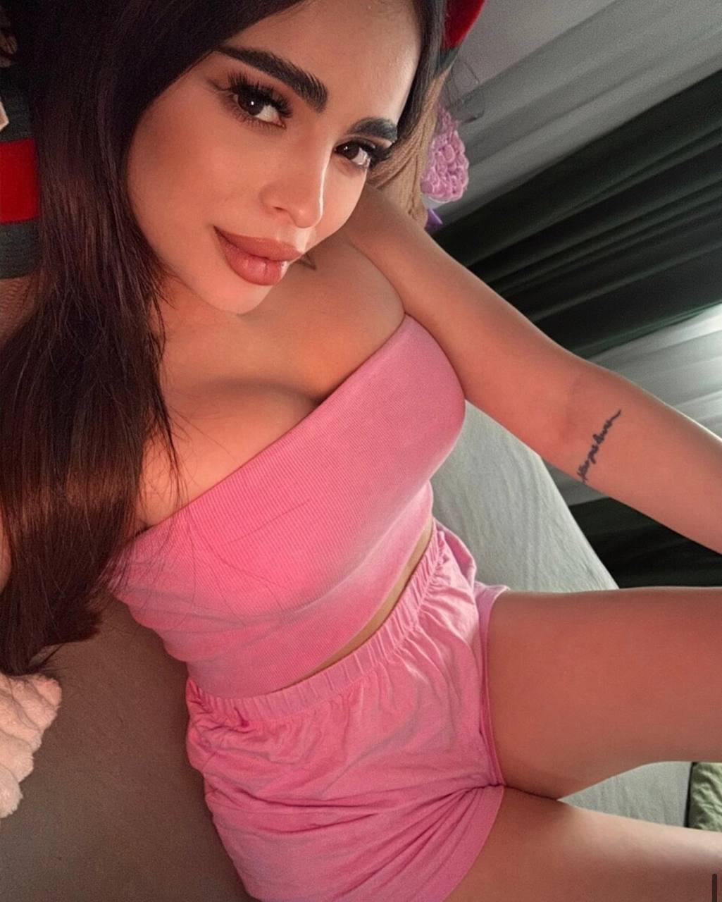 webcam model ArabianRoze from XloveCam webcam model ArabianRoze from XloveCam