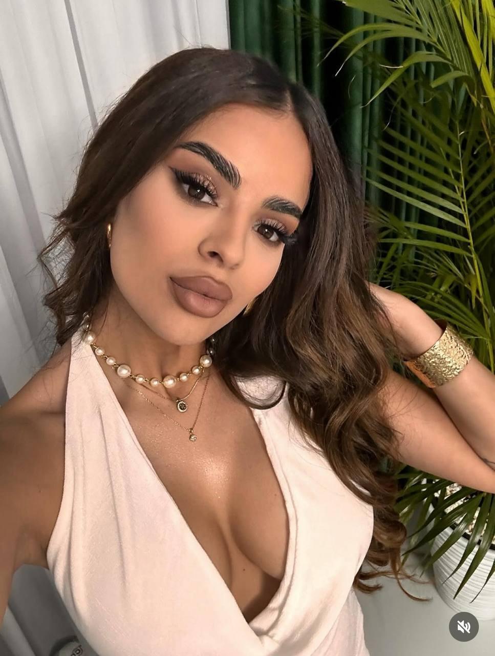 webcam model ArabianRoze from XloveCam webcam model ArabianRoze from XloveCam