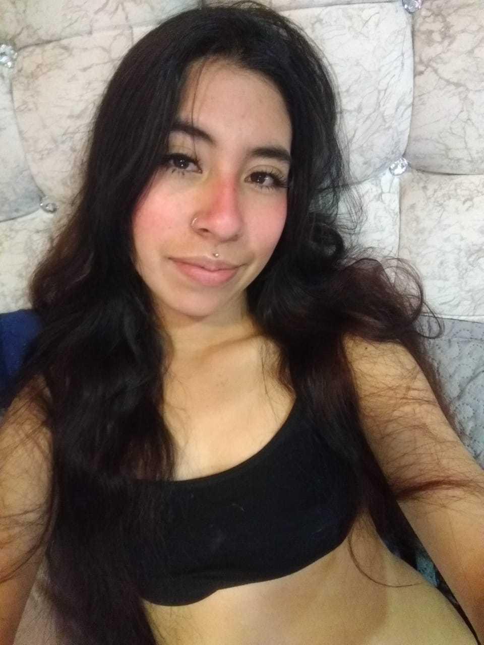 webcam model LinaSpearce from XloveCam webcam model LinaSpearce from XloveCam