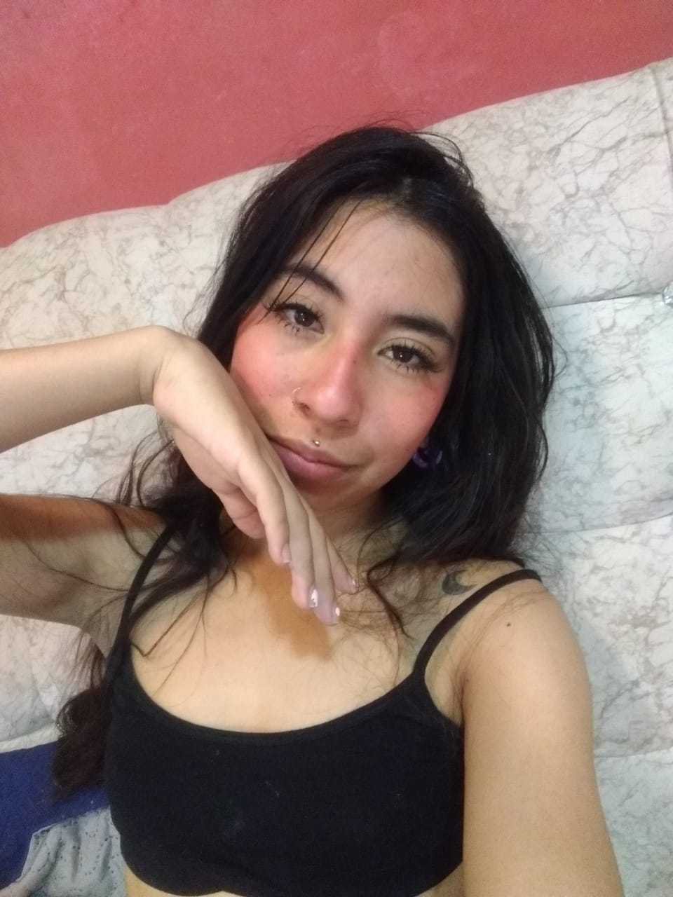 webcam model LinaSpearce from XloveCam webcam model LinaSpearce from XloveCam