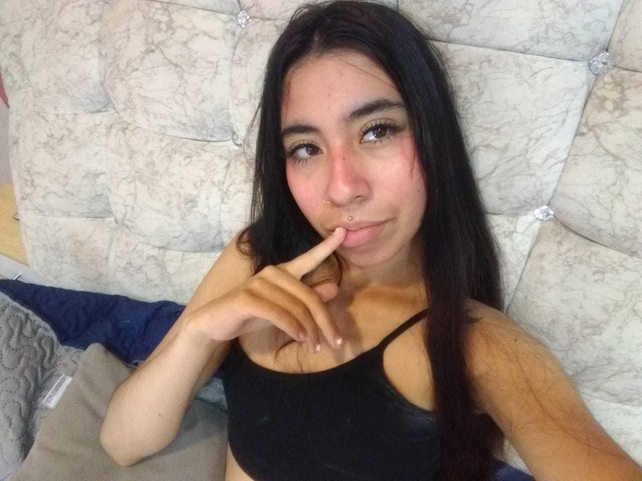 webcam model LinaSpearce from XloveCam webcam model LinaSpearce from XloveCam