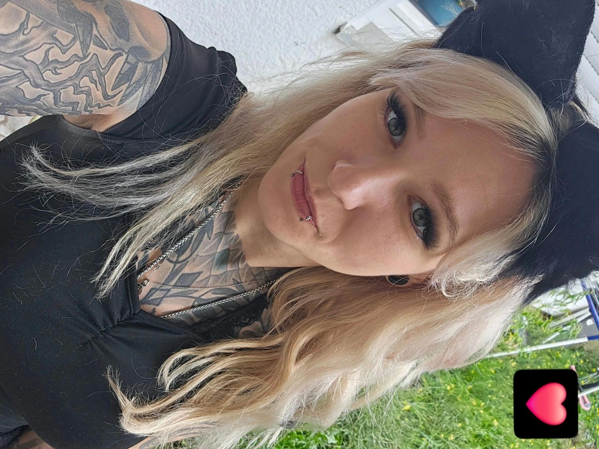 webcam model Chrissy-cupcakes-hot from XloveCam webcam model Chrissy-cupcakes-hot from XloveCam