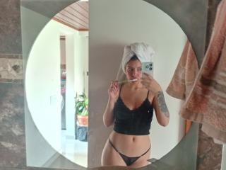 AluDamn Webcam Porno Live - Photo 6/21