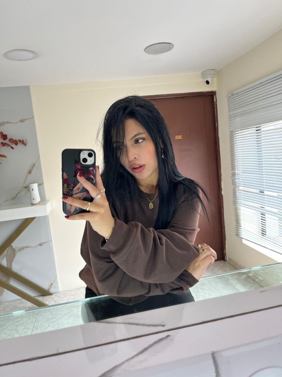 webcam model NyraVanel from XloveCam webcam model NyraVanel from XloveCam