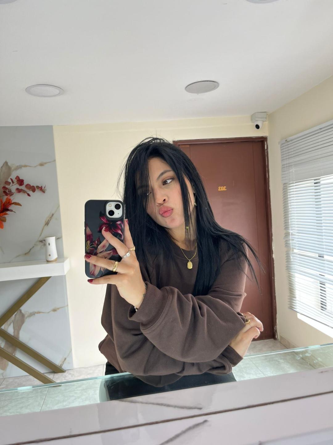 webcam model NyraVanel from XloveCam webcam model NyraVanel from XloveCam