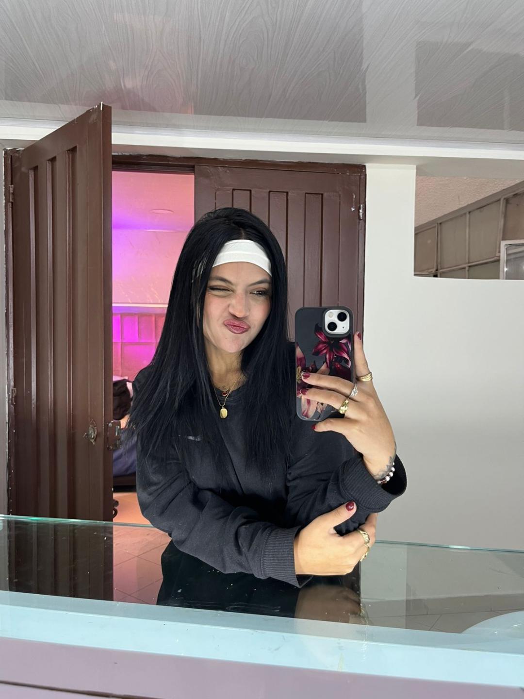 webcam model NyraVanel from XloveCam webcam model NyraVanel from XloveCam