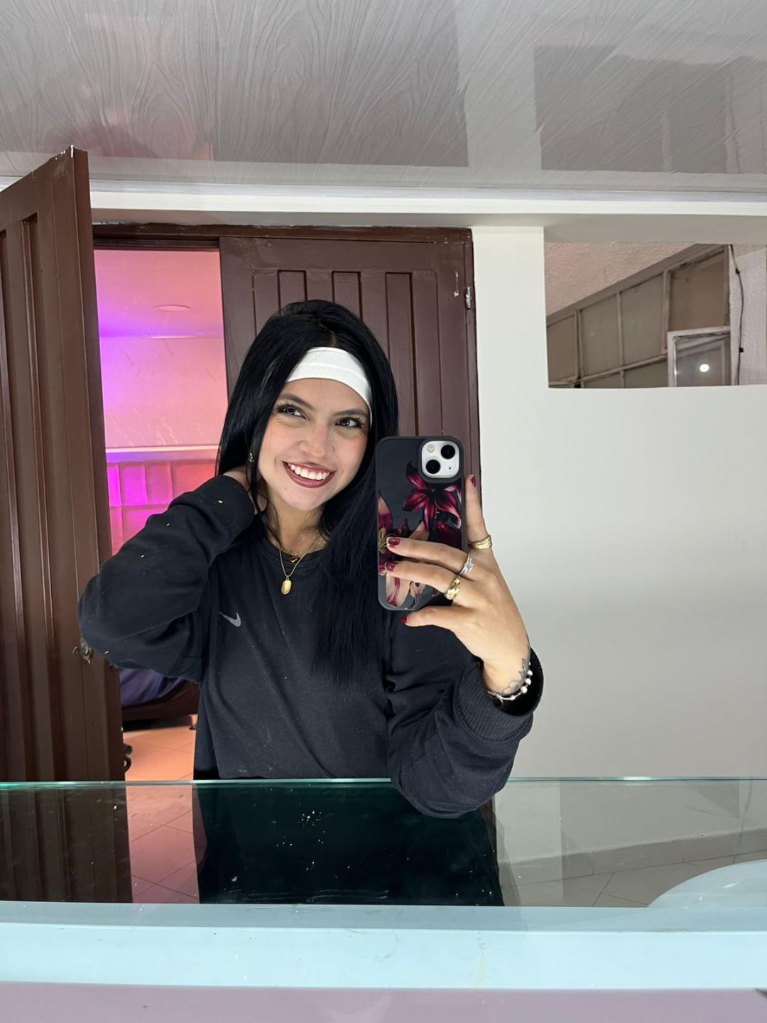 webcam model NyraVanel from XloveCam webcam model NyraVanel from XloveCam