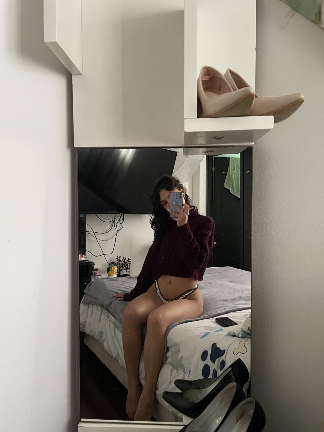 webcam model AlmaPonnce from XloveCam webcam model AlmaPonnce from XloveCam