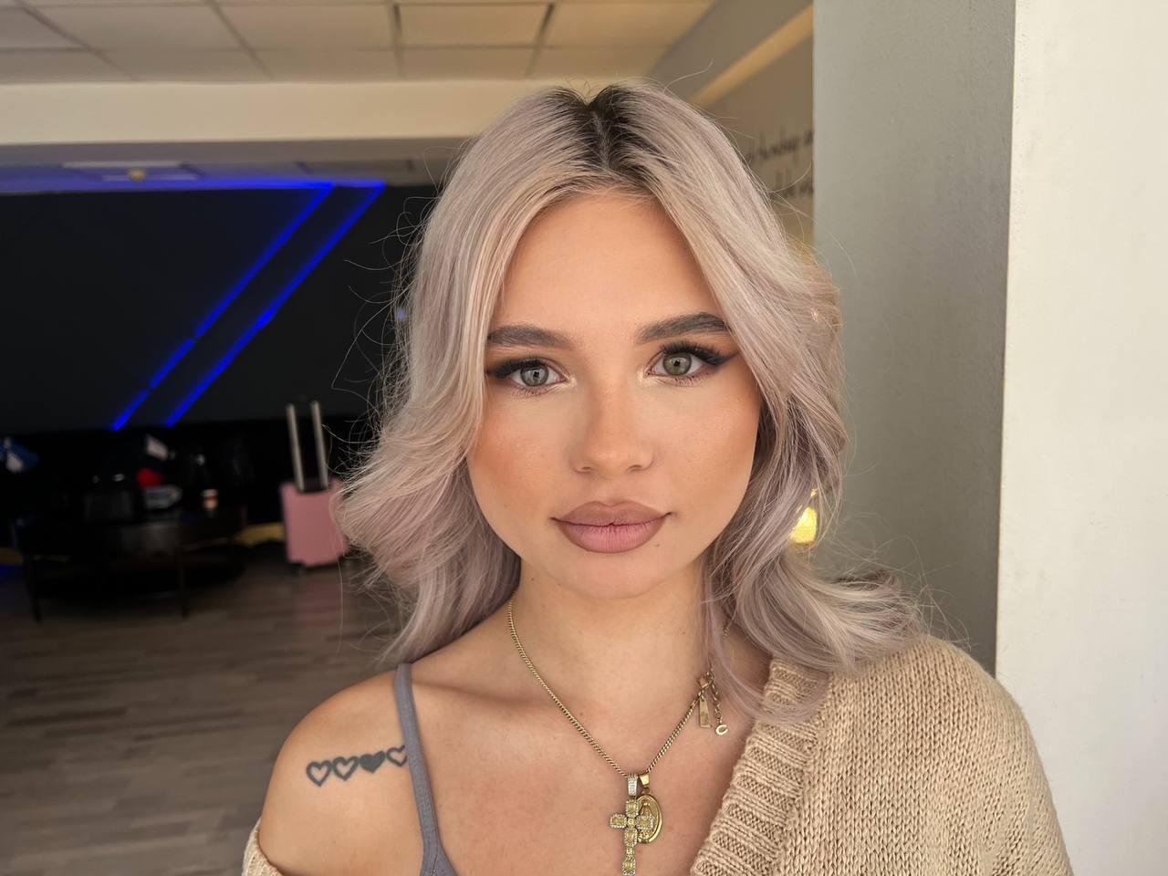 webcam model JessyyBelle from XloveCam webcam model JessyyBelle from XloveCam