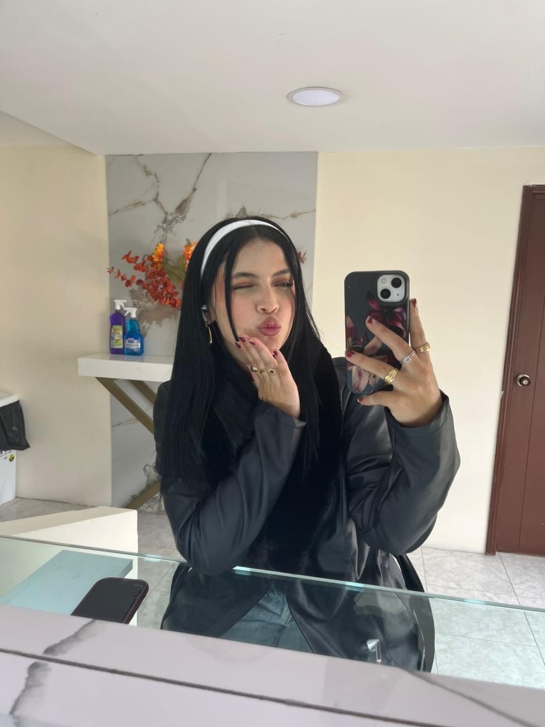 webcam model NyraVanel from XloveCam webcam model NyraVanel from XloveCam