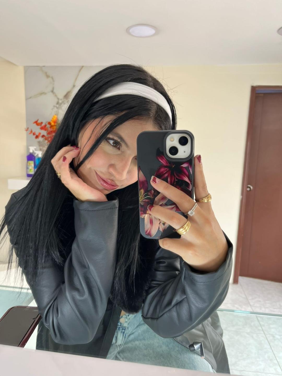 webcam model NyraVanel from XloveCam webcam model NyraVanel from XloveCam