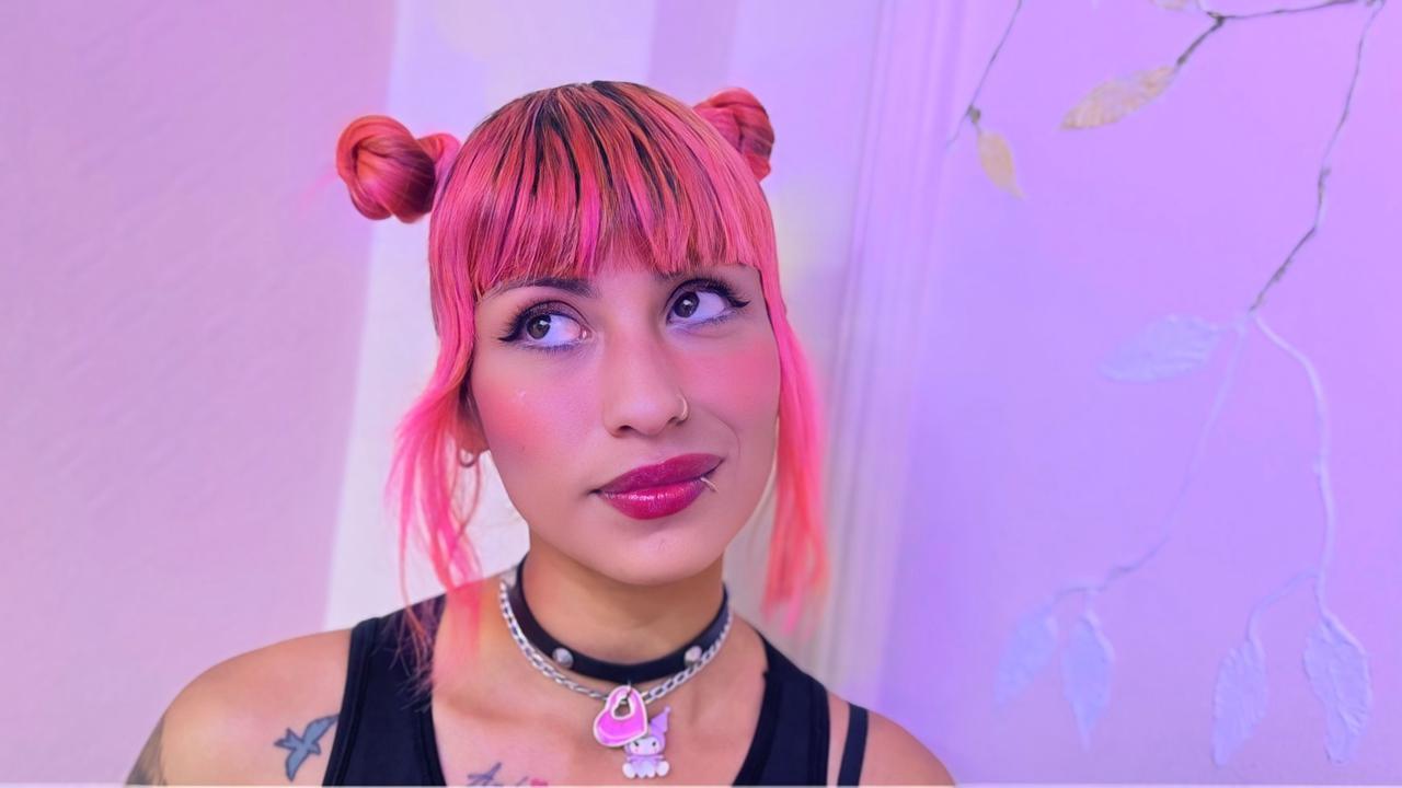 webcam model MilaRouge from XloveCam webcam model MilaRouge from XloveCam