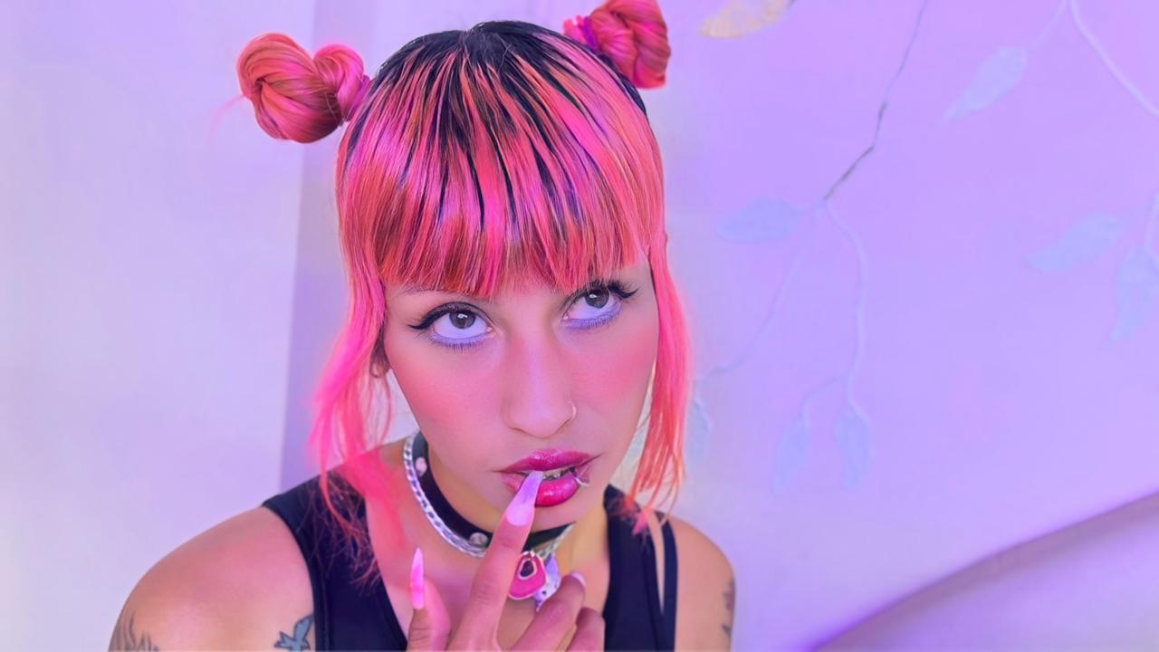 webcam model MilaRouge from XloveCam webcam model MilaRouge from XloveCam