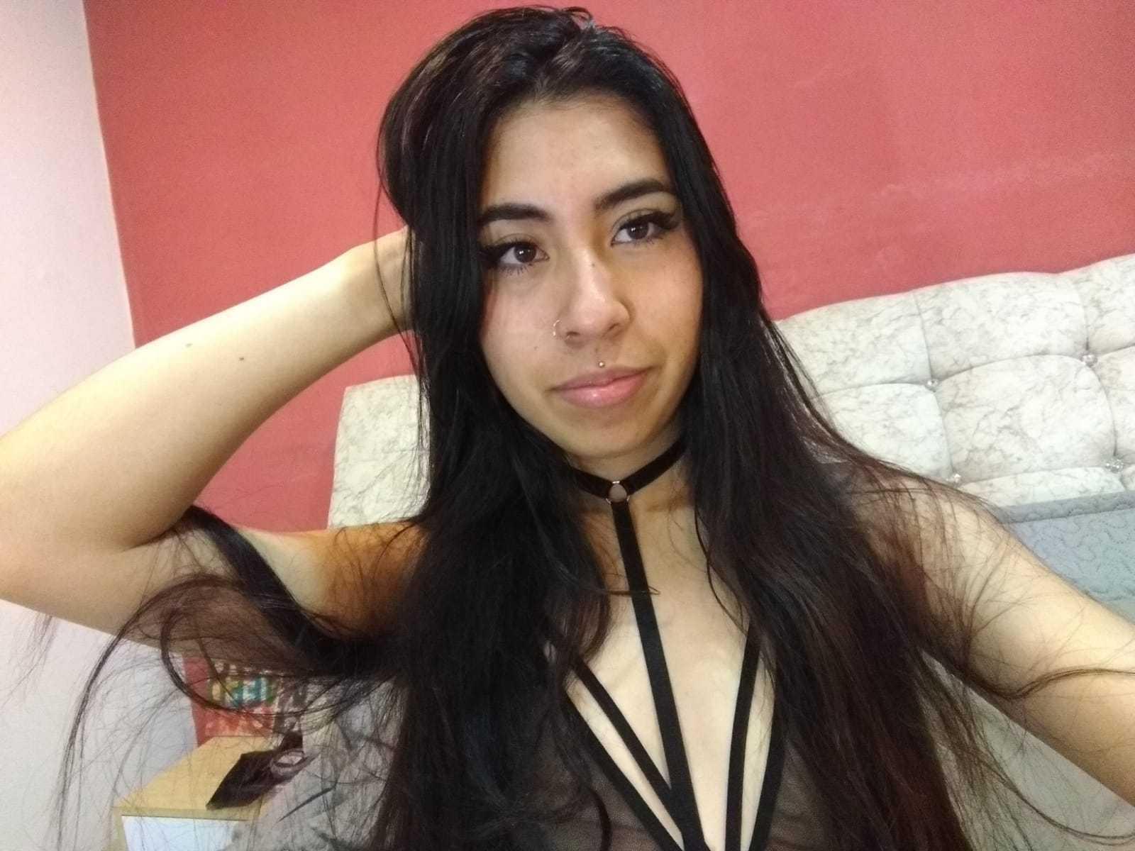 webcam model LinaSpearce from XloveCam webcam model LinaSpearce from XloveCam