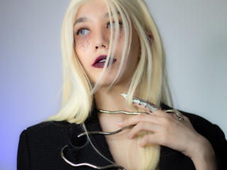 SukiBelle Blowjob XXX Cams - Photo 14/21