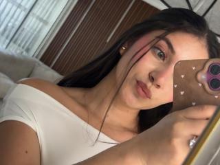 ZoeBarnett MILF Live - Photo 17/21