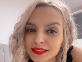 DouceAmelia Amateur Live Cam - Photo 17/21