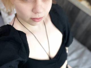 AminaBlooms Webcam Porno Live - Photo 7/21