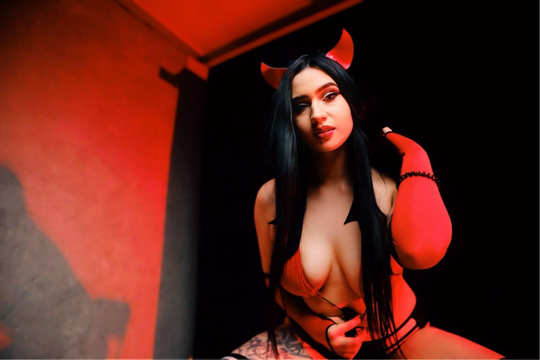 webcam model MsMaryLori from XloveCam webcam model MsMaryLori from XloveCam