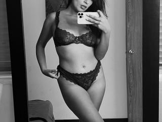 AmelineRousseau Webcam Porno Live - Photo 9/21