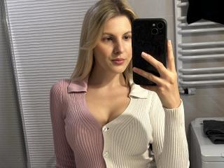 PinkyZora Image Gallery