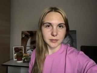 DeeannMilloy - Live sex cams model