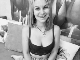 BelleLisaG Live Cam Porn - Photo 19/21