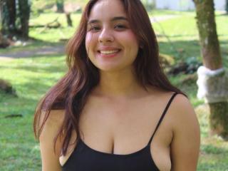 SammyTitss Blowjob XXX Cams - Photo 19/21