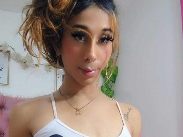 DanielaWalker — live cam photo 4
