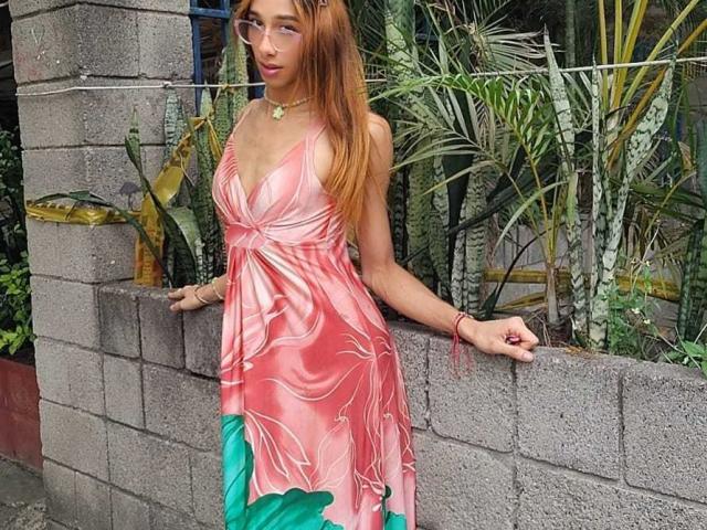 DanielaWalker — live cam photo 1