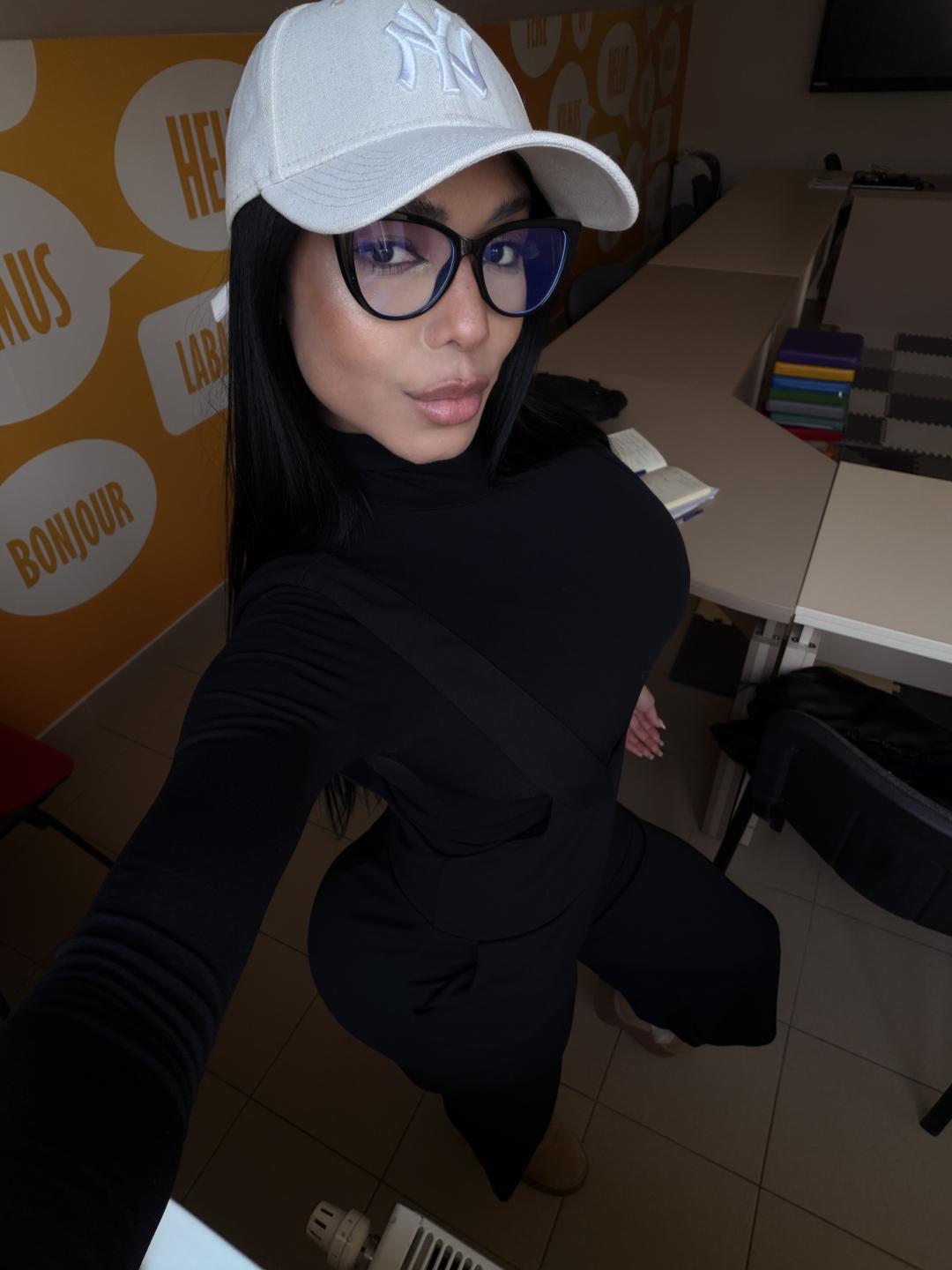 webcam model SandraXSeins from XloveCam webcam model SandraXSeins from XloveCam