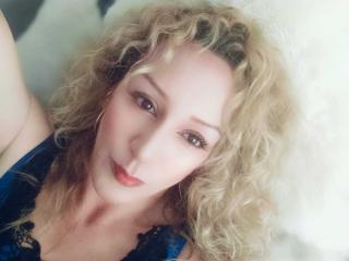 SammyDesire Blowjob XXX Cams - Photo 6/21