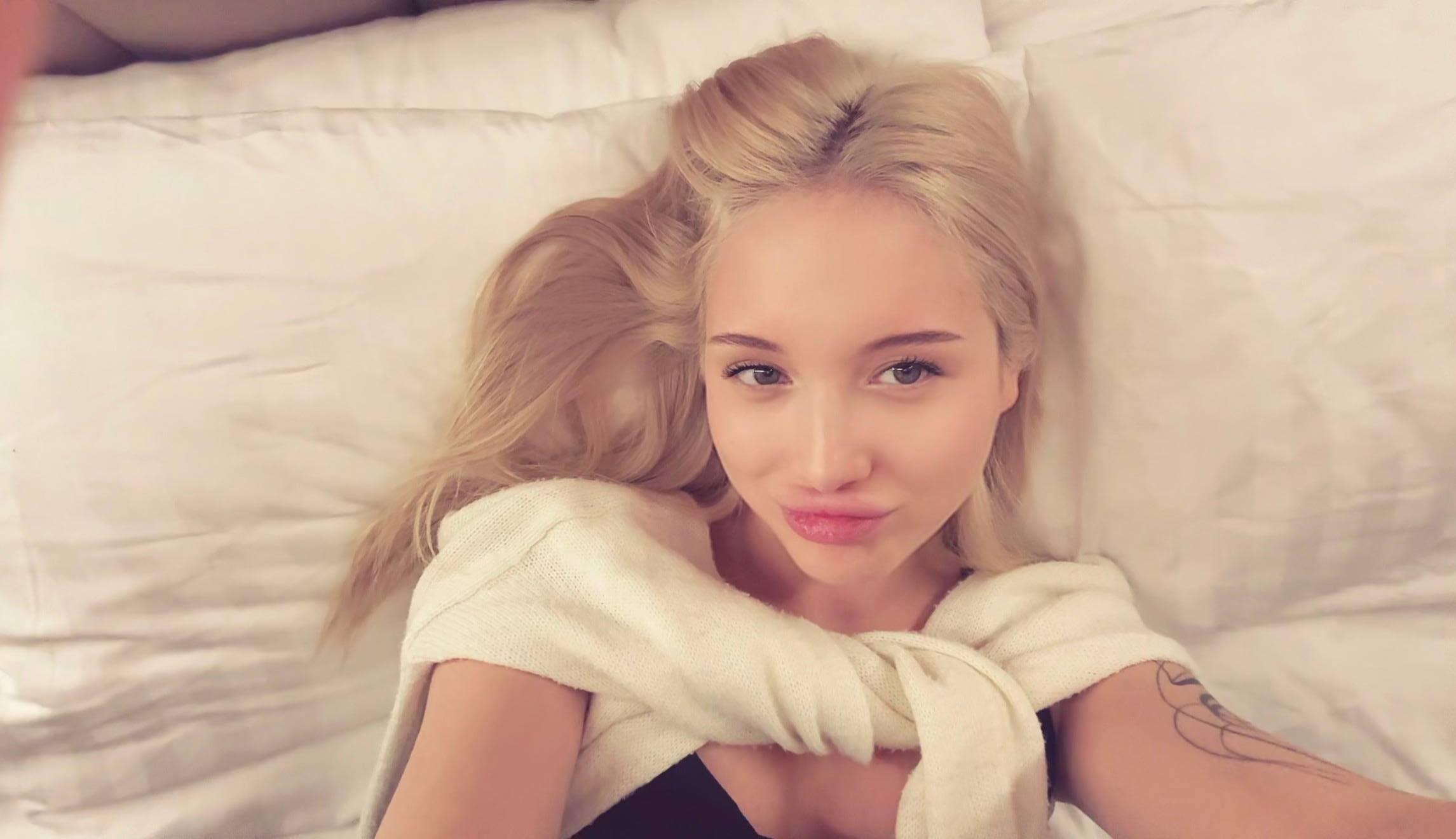 webcam model BellaBlondieMiss from XloveCam webcam model BellaBlondieMiss from XloveCam