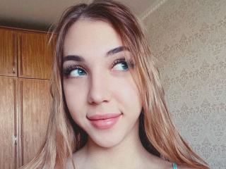 AleaseBenson - Live sex cams model