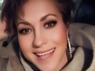 LioraWeiss - Live sex cams model