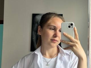 DeeannMilloy - Live sex cams model