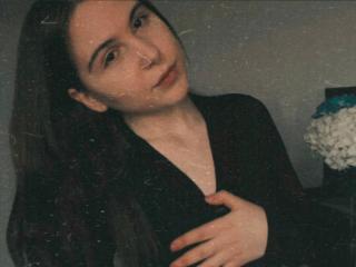 DeeannMilloy - Live sex cams model