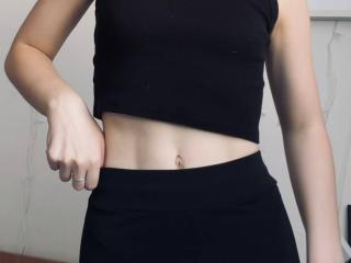 DeeannMilloy - Live sex cams model