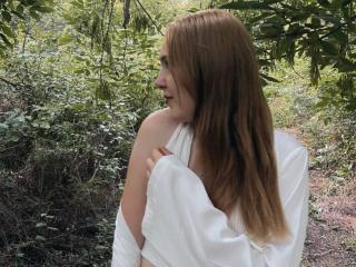 DeeannMilloy - Live sex cams model