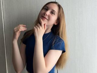 DeeannMilloy - Live sex cams model