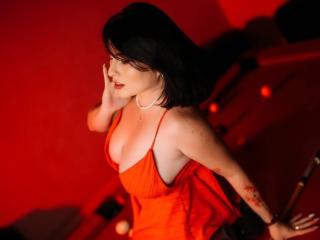 SaraGuzman - XLoveCam cam model profile and statistics