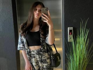 CatherineBloggy - Live sex cams model