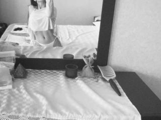 EmeraldWeinreb Boobs Liveshow - Photo 14/16