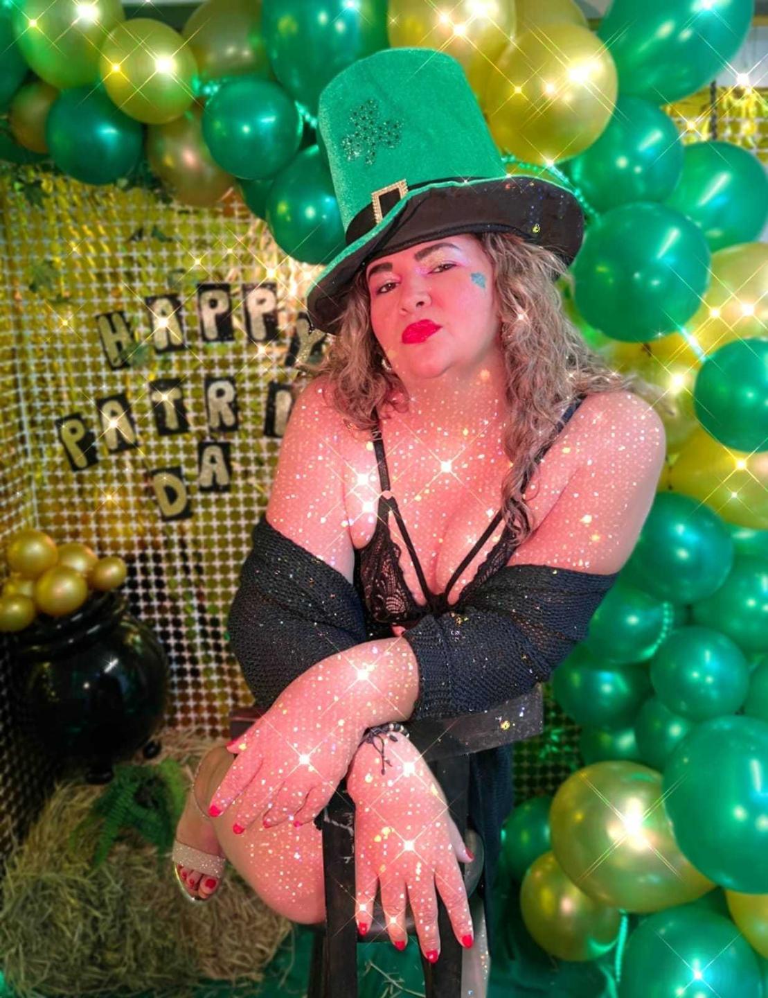 webcam model AdrianaPrettie from XloveCam webcam model AdrianaPrettie from XloveCam