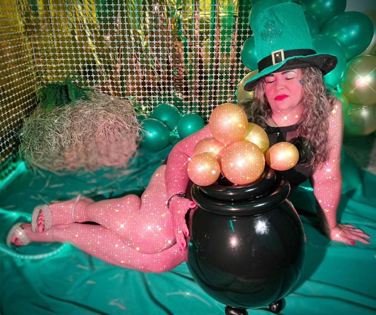 webcam model AdrianaPrettie from XloveCam webcam model AdrianaPrettie from XloveCam