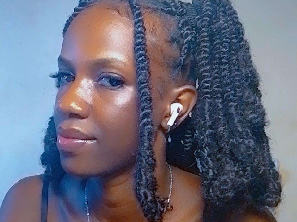 StylishAurora — live cam photo 2