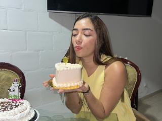 SharonKlart Blowjob XXX Cams - Photo 11/21