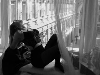 Watch FellDivain Live on XLoveCam